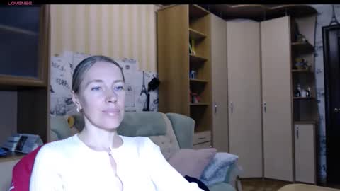 cute_lion_ online show from November 21, 2025, 7:01 pm