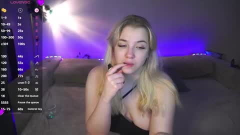 Snapshot of cute_sharloti chatting on January 17, 2025, 7:19 am Sasha online show from January 17, 2025, 7:19 am