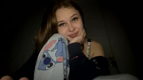 cute_shy00 online show from November 10, 2025, 11:59 pm