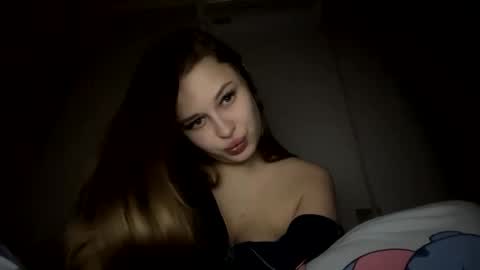 cute_shy00 online show from November 15, 2025, 9:32 pm