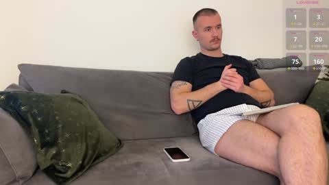 cute_skywalker online show from January 10, 2025, 2:13 pm