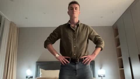 cute_skywalker online show from November 1, 2025, 5:48 pm