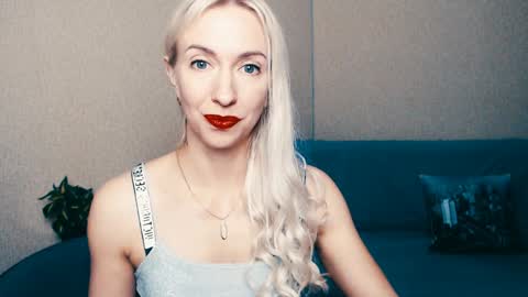 cute_smile_shy online show from December 28, 2024, 5:35 pm