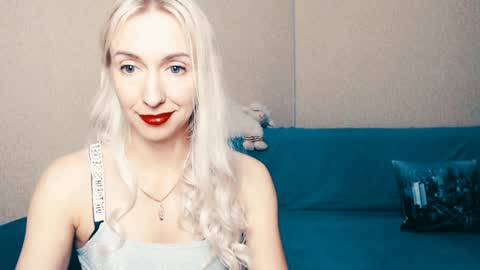 cute_smile_shy online show from December 28, 2024, 8:36 pm