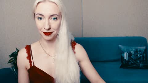 cute_smile_shy online show from February 6, 2025, 7:07 pm