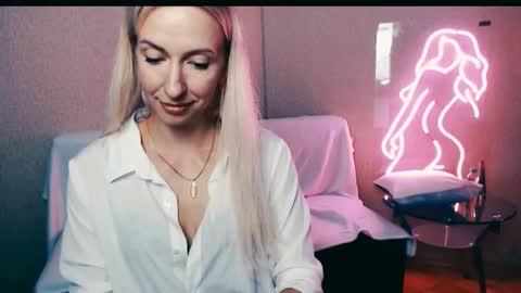 cute_smile_shy online show from September 8, 2025, 5:34 pm