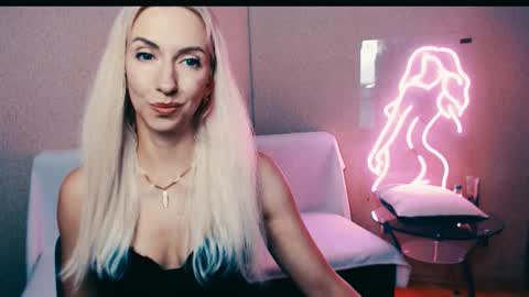 cute_smile_shy online show from September 11, 2025, 7:47 pm