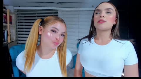 Snapshot of cuteanddesesperate chatting on January 10, 2025, 12:27 am WANNA SEE MORE OF TWINS online show from January 10, 2025, 12:27 am