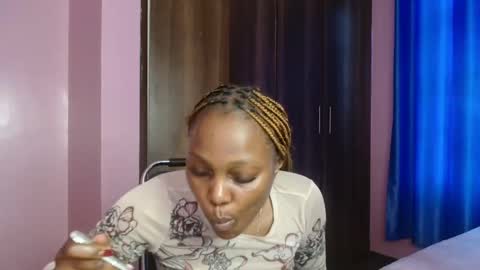 cutebuu online show from November 3, 2025, 1:34 pm