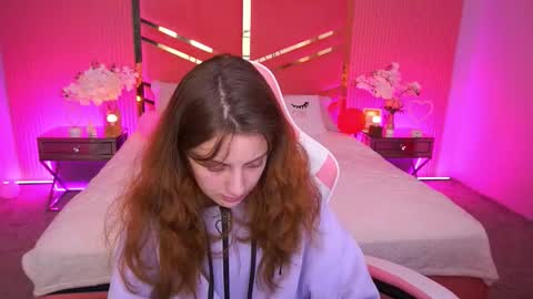 Foxy online show from December 18, 2025, 2:23 pm