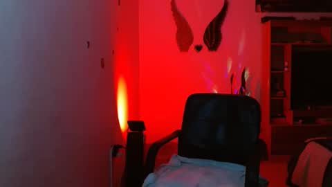 Luna online show from November 19, 2025, 4:34 am