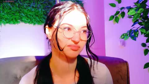 cuteness__girl online show from November 22, 2025, 7:40 am