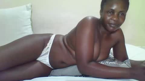 Snapshot of cutetinah chatting on November 19, 2025, 3:01 pm TAMARA online show from November 19, 2025, 3:01 pm