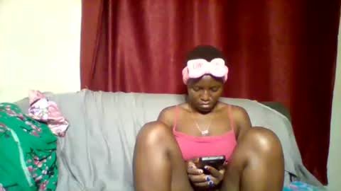 cutey_lunar online show from January 28, 2025, 3:46 pm