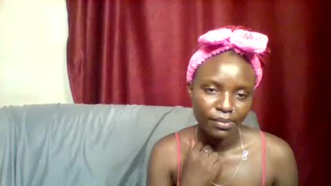 cutey_lunar online show from February 16, 2025, 8:33 pm