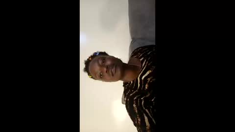 cutey_lunar online show from October 4, 2025, 2:26 pm