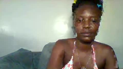 cutey_lunar online show from October 5, 2025, 4:38 pm