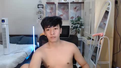 Snapshot of cutie_cumshow chatting on November 16, 2025, 6:24 pm Neil Taylor online show from November 16, 2025, 6:24 pm