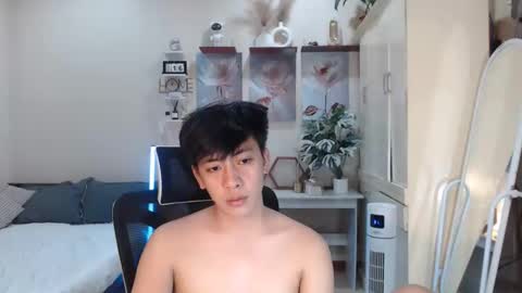 Snapshot of cutie_cumshow chatting on November 17, 2025, 5:08 pm Neil Taylor online show from November 17, 2025, 5:08 pm