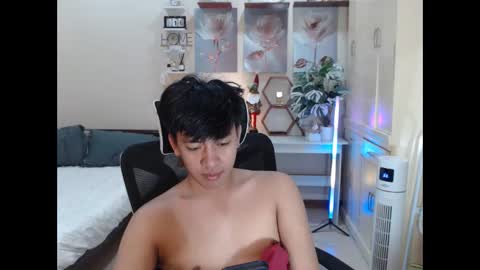 Snapshot of cutie_cumshow chatting on November 18, 2025, 6:56 pm Neil Taylor online show from November 18, 2025, 6:56 pm