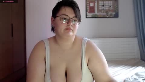 Snapshot of cutie_florence chatting on September 27, 2025, 7:24 am Sophie Lilith online show from September 27, 2025, 7:24 am