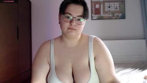 Snapshot of cutie_florence chatting on September 28, 2025, 8:09 am Sophie Lilith online show from September 28, 2025, 8:09 am