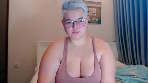 Snapshot of cutie_florence chatting on October 16, 2025, 7:31 am Sophie Lilith online show from October 16, 2025, 7:31 am