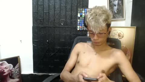 Snapshot of cutie_mico chatting on March 6, 2025, 6:30 am cutie_mico online show from March 6, 2025, 6:30 am