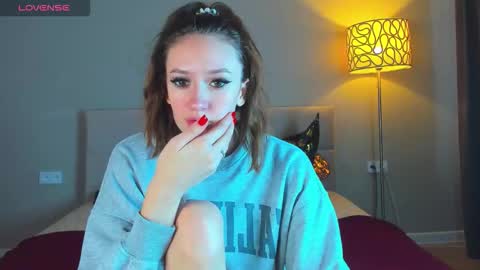 Kate online show from November 9, 2025, 8:45 am