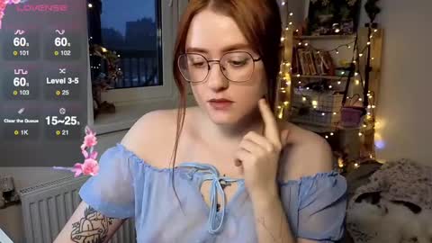 Snapshot of cutiepiealice chatting on January 16, 2025, 1:36 pm Alice online show from January 16, 2025, 1:36 pm