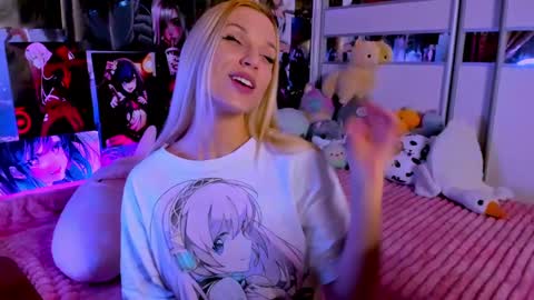 Snapshot of cuttie_ponyy chatting on December 16, 2024, 12:37 am Nora online show from December 16, 2024, 12:37 am