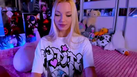 Snapshot of cuttie_ponyy chatting on December 22, 2024, 9:31 pm Nora online show from December 22, 2024, 9:31 pm