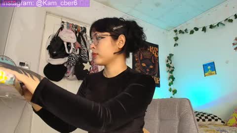 Camila online show from September 29, 2025, 5:51 pm