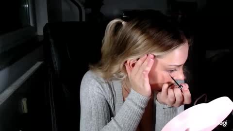 Snapshot of cymaishere chatting on October 18, 2025, 5:35 pm cymaishere online show from October 18, 2025, 5:35 pm