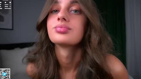 Isabella online show from November 28, 2025, 1:08 am