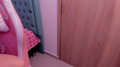 Snapshot of d___darling chatting on November 6, 2025, 6:58 am darling online show from November 6, 2025, 6:58 am