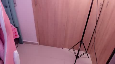 Snapshot of d___darling chatting on December 4, 2025, 7:39 am darling online show from December 4, 2025, 7:39 am