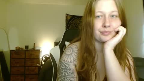 Snapshot of d_a_i_s_y chatting on February 26, 2025, 2:46 pm Daisy online show from February 26, 2025, 2:46 pm