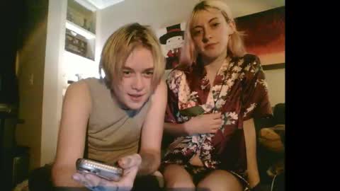 Snapshot of d_and_dean chatting on December 16, 2025, 5:45 am d_and_dean online show from December 16, 2025, 5:45 am