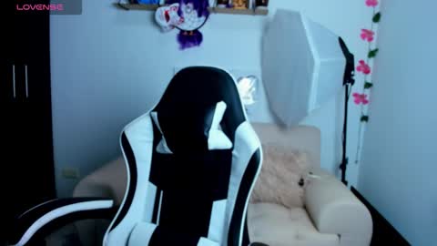 Ailyn  online show from December 14, 2025, 11:42 pm