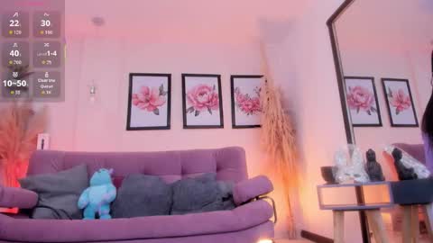 Snapshot of daaniela_moon chatting on October 24, 2025, 12:01 pm Daniela online show from October 24, 2025, 12:01 pm