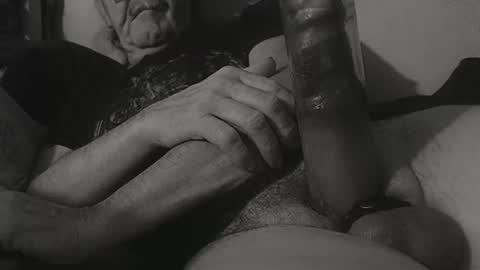 Snapshot of daddiesmonstercock chatting on January 4, 2025, 3:50 am daddiesmonstercock online show from January 4, 2025, 3:50 am