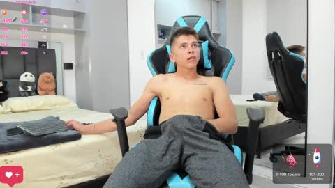 Snapshot of daddyrich4u chatting on December 10, 2024, 11:40 pm daddyrich4u online show from December 10, 2024, 11:40 pm