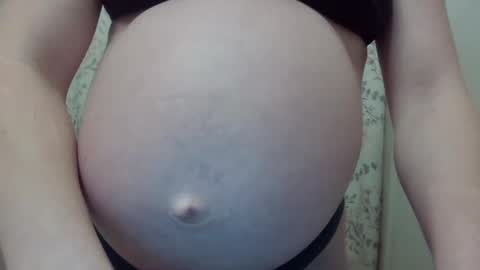 Snapshot of daddysssgoodgirl chatting on December 3, 2024, 8:28 pm daddys good girl online show from December 3, 2024, 8:28 pm