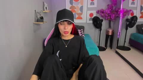 Snapshot of dafne_huges chatting on January 31, 2025, 8:12 pm dafne huges online show from January 31, 2025, 8:12 pm