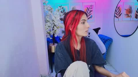 Snapshot of dafne_huges chatting on October 28, 2025, 7:38 pm dafne huges online show from October 28, 2025, 7:38 pm