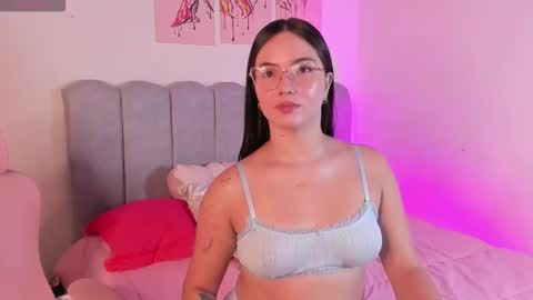 Dafne  online show from November 26, 2025, 1:45 pm