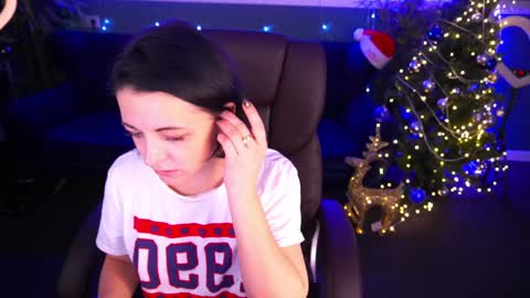 Snapshot of dafni_mon chatting on December 31, 2024, 11:20 am Dafni Mon online show from December 31, 2024, 11:20 am