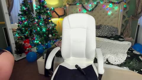 Snapshot of dafni_mon chatting on January 1, 2025, 12:55 pm Dafni Mon online show from January 1, 2025, 12:55 pm