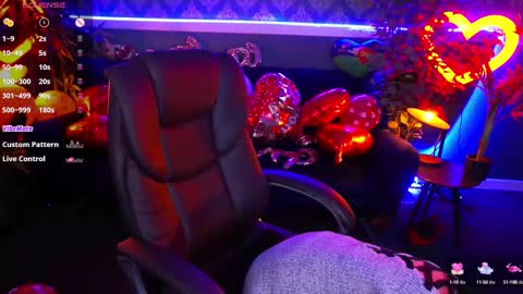 Snapshot of dafni_mon chatting on February 17, 2025, 6:42 am Dafni Mon online show from February 17, 2025, 6:42 am